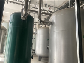 永康研究院不锈钢储气罐现场安装 (2)