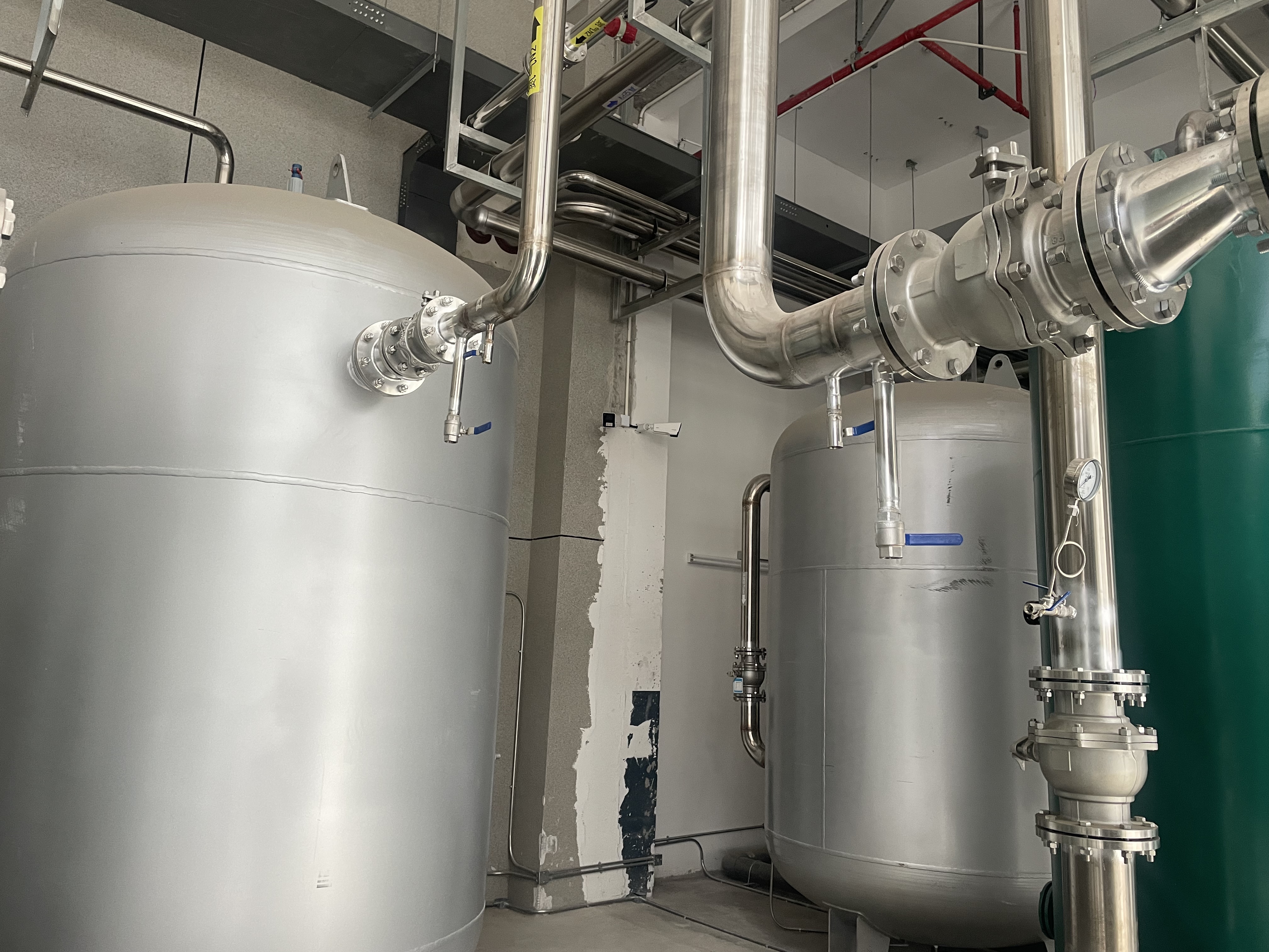 永康研究院不锈钢储气罐现场安装 (4)